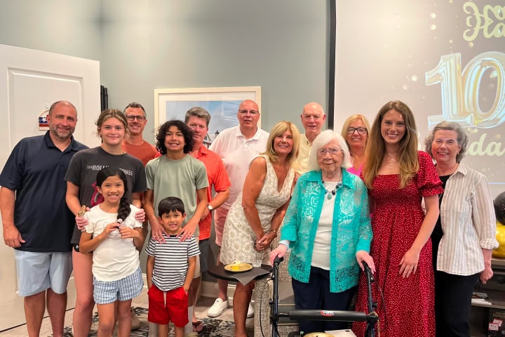 magnolias-of-lancaster-memory-care-residents