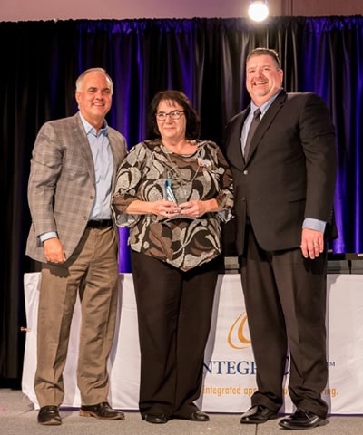 larry-rouvelas-michele-mondi-butch-cassiday-2024-dining-experience-director-of-the-year-presentation