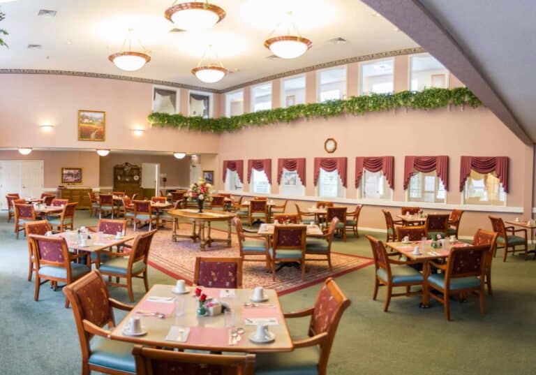Newhaven Court at Clearview dining