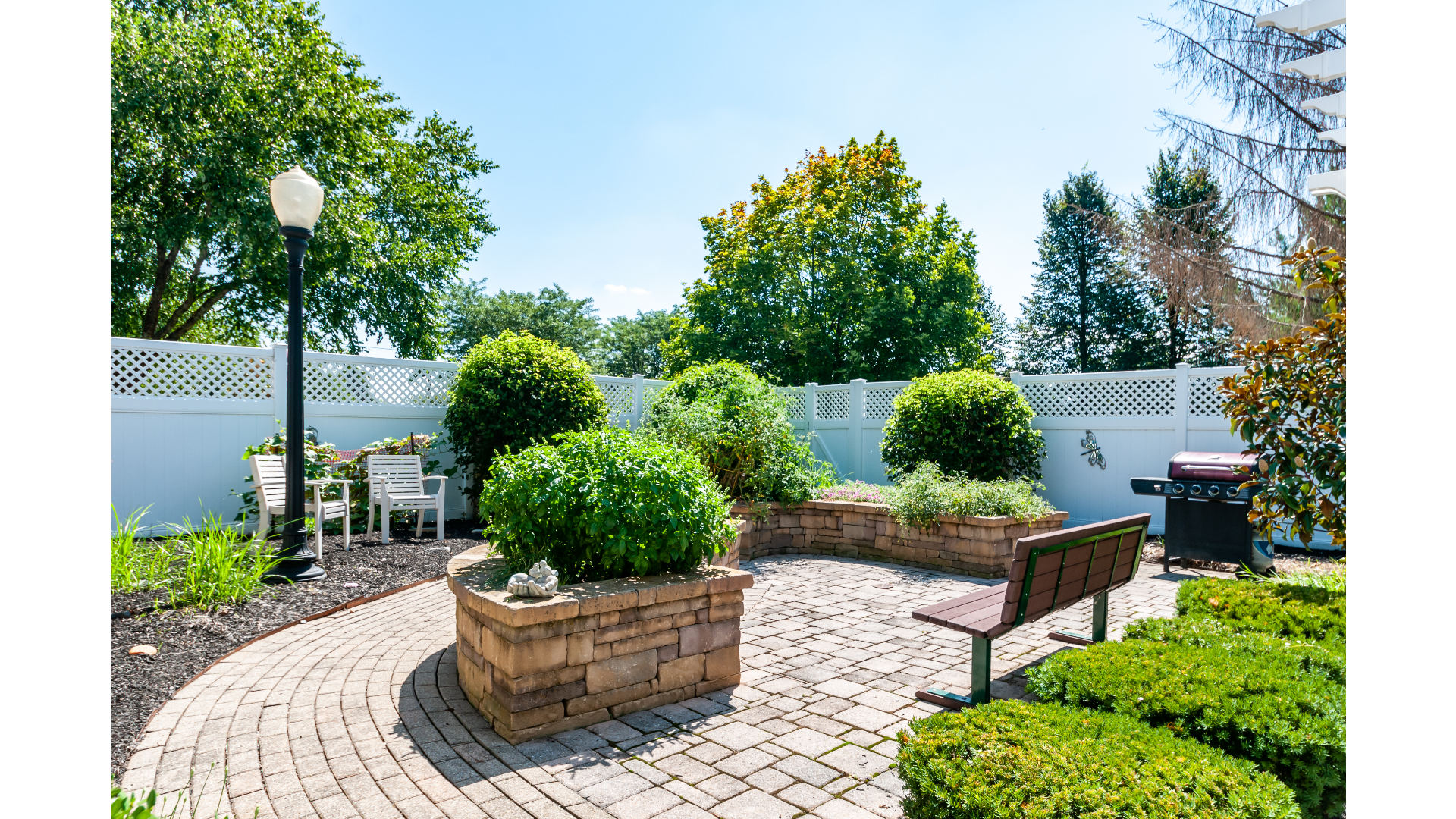 Magnolias of Lancaster patio