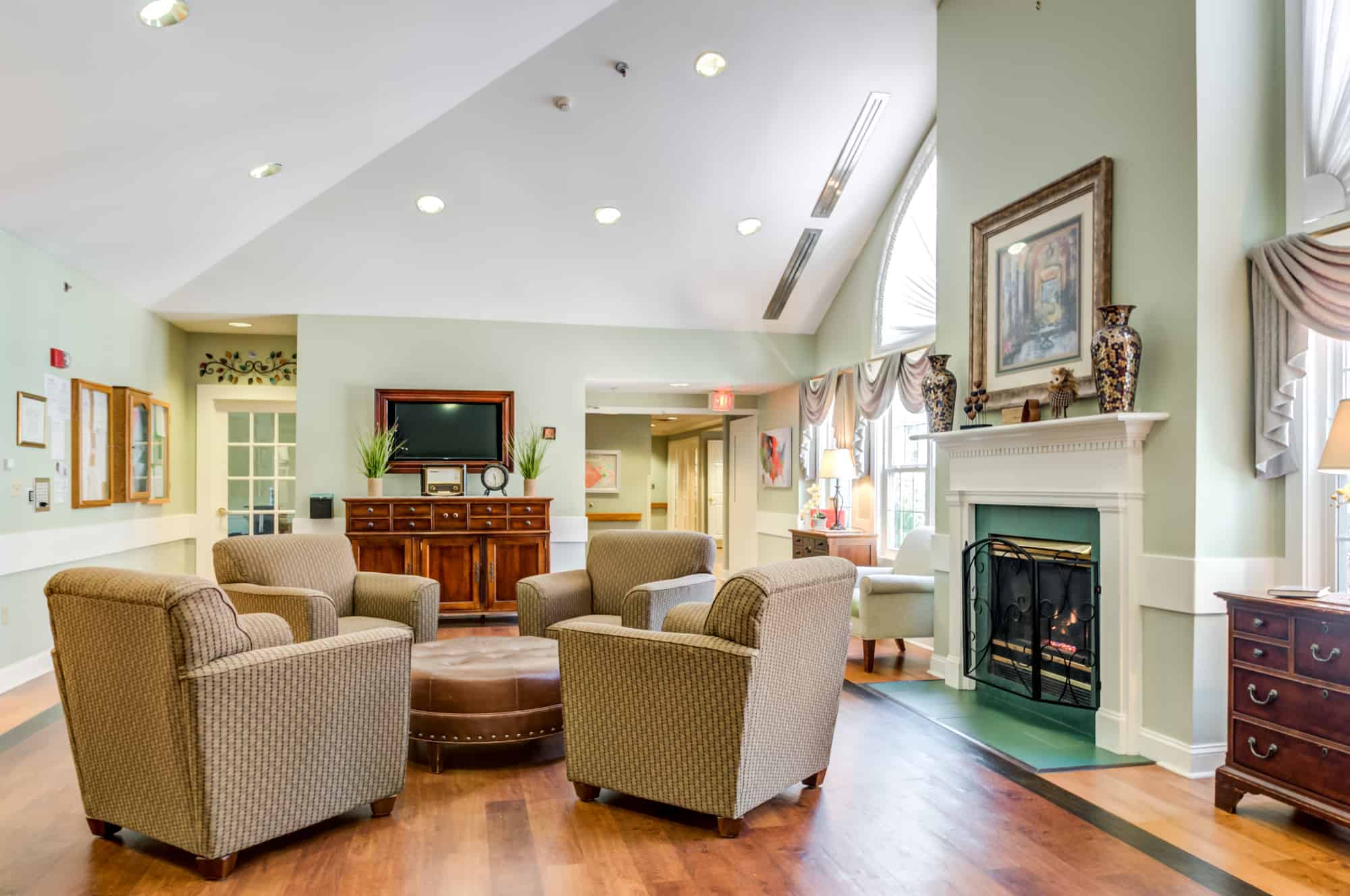 common area room with seating options, tv, and fireplace