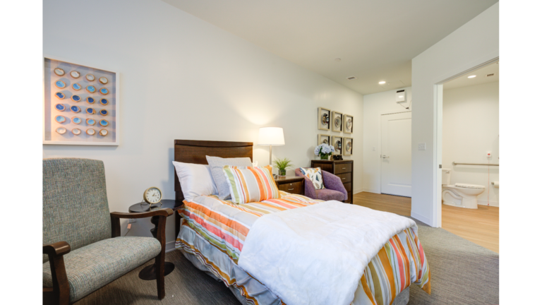 Residence at Colvin Run bedroom in apartment