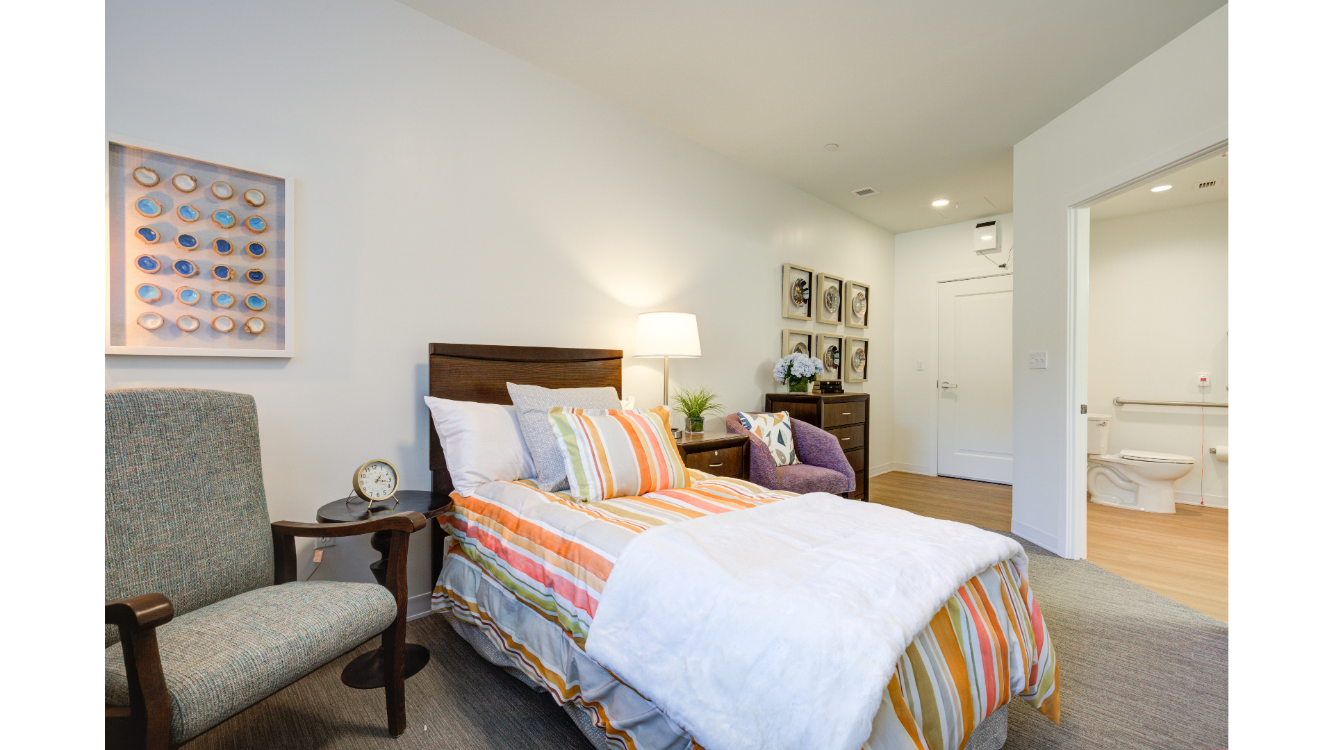 Residence at Colvin Run bedroom in apartment